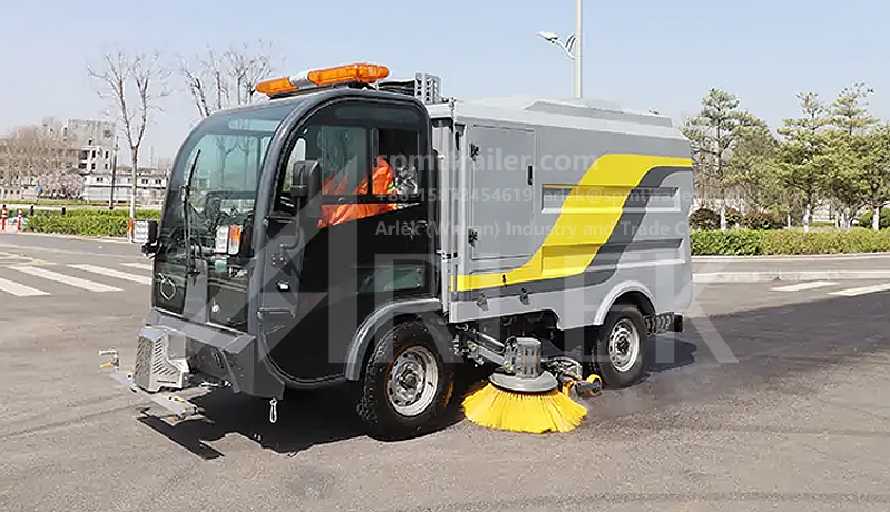 Electric sweeper vehicle CS60 (washing and sweeping)