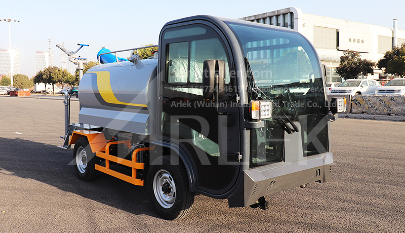 Small electric water tanker X20