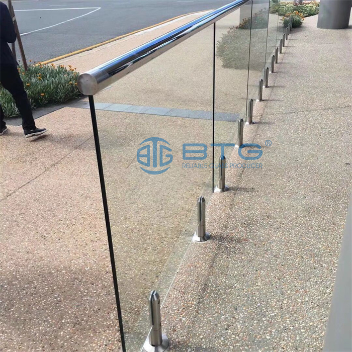 Handrails glass enhances your space: a practical and beautiful design solution