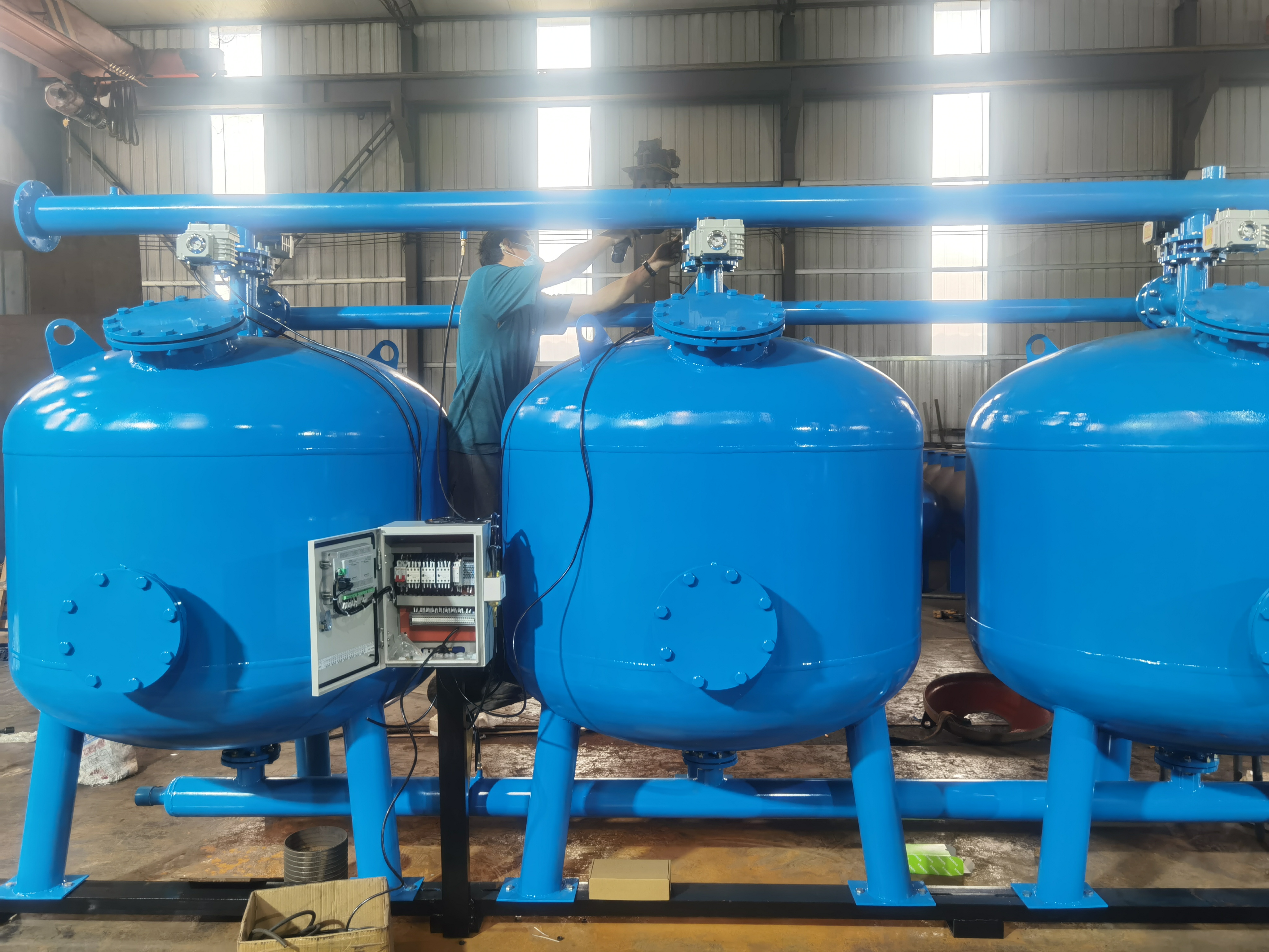 Reverse osmosis system operation and membrane fouling treatment