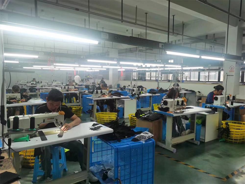 professional staff to sew tactical vest and also have advanced sewing machine