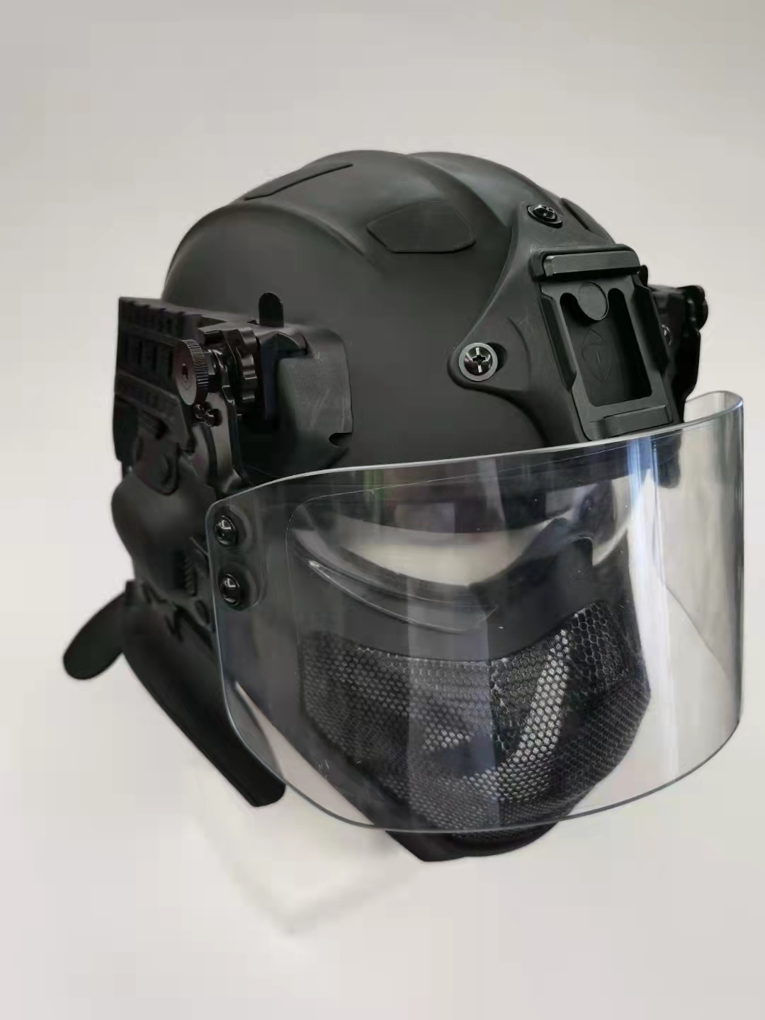 The Benefits of the Tactical Helmet with Face Shield