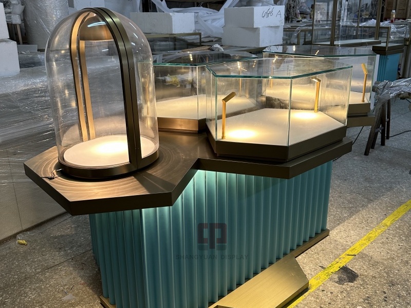 The Special-Shaped Luxury Jewelry Display Cabinets Sent To Myanmar Are Customized By Shangyuan Display