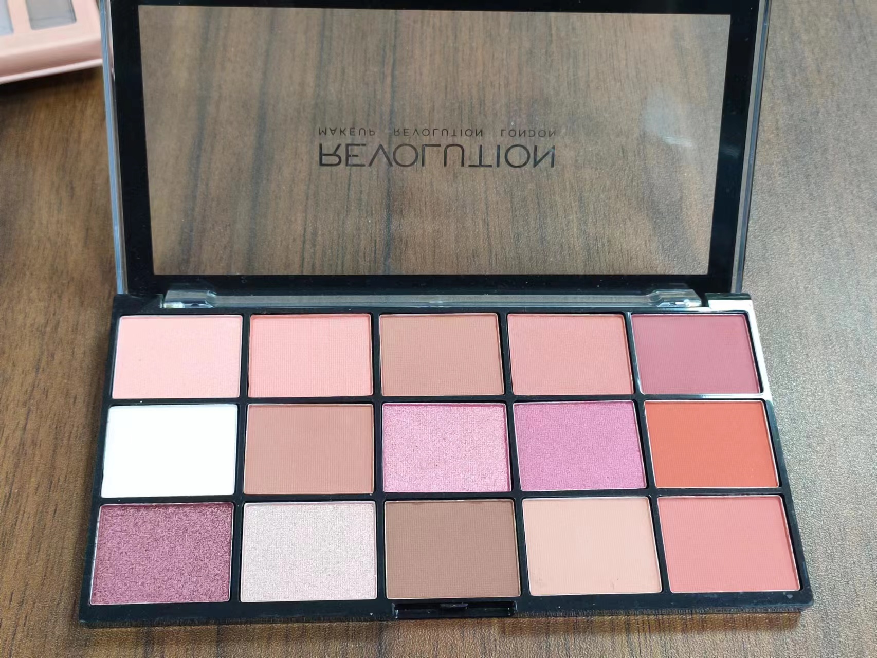 Multi-colours Shimmer Eye shadow Palette